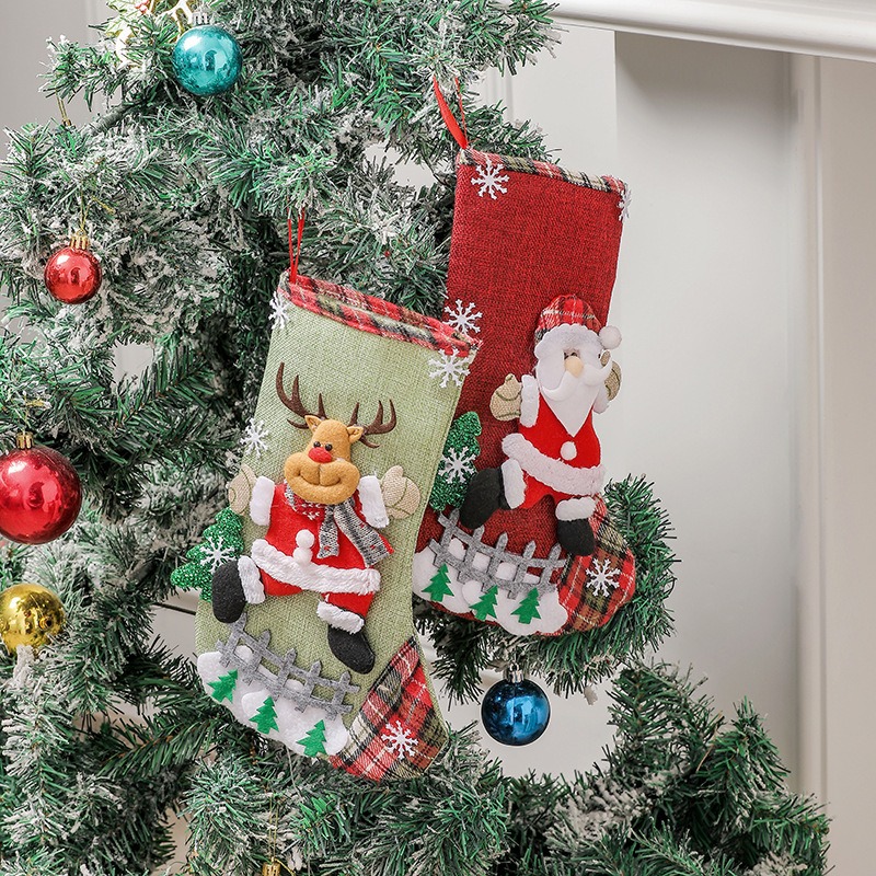 Christmas Stocking Hanging - ถุงเท้าคริสต์มาสหลากสีลายการ์ตูนซานตาคลอส ของตกแต่งแขวน ถุงเท้าคริสต์มาส ลายมนุษย์หิมะ กวาง หมี
