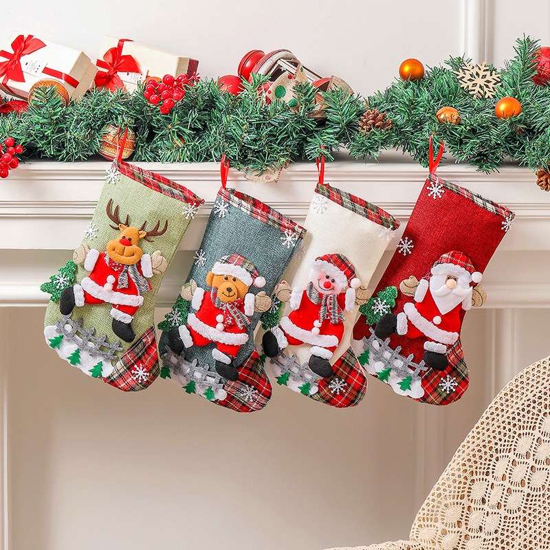 ถุงเท้าคริสต์มาสหลากสีลายการ์ต - Christmas Stocking Hanging บทวิจารณ์และราคา