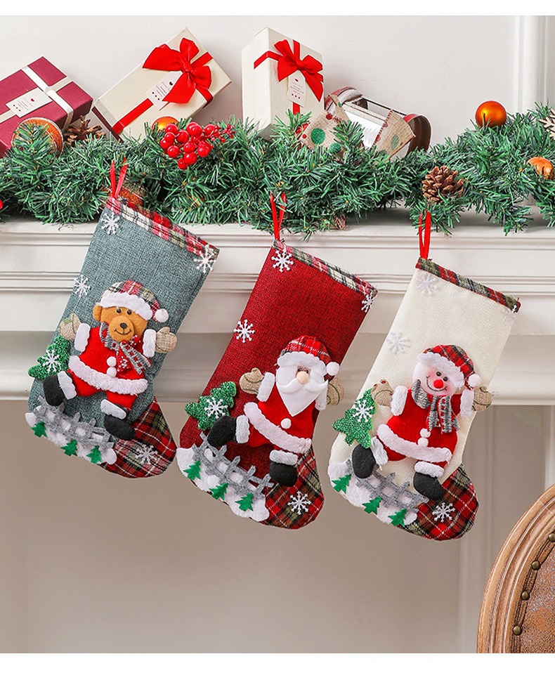 ถุงเท้าคริสต์มาสหลากสีลายการ์ต - Christmas Stocking Hanging บทวิจารณ์และราคา